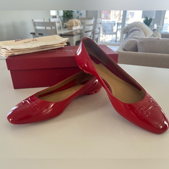 Salvatore Ferragamo - Red Patent Leather Embossed Logo Ballet Flats - Size  8.5